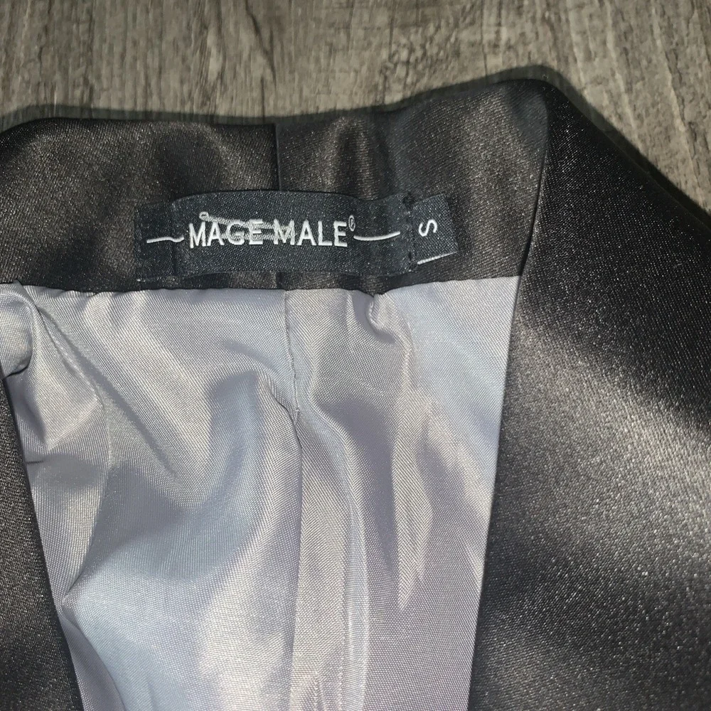 Mage Male Mens Blaze Size SFloral Rose Jacquard Tuxedo Jacket Black Red NWT
